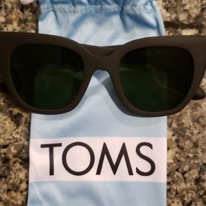 Tom's sunglasses (Sydney)